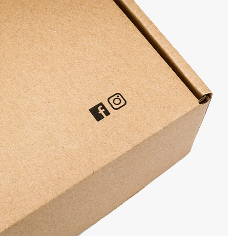 personalizowane opakowanie karton fasonowy z nadrukiem - wyróżnij się zachęć do subskrypcji social media